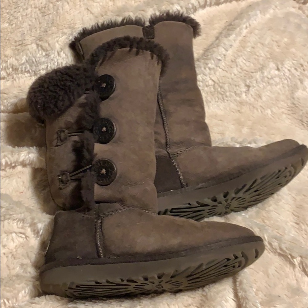 Brown Bailey Button Uggs Sz. 6 Euc - image 2